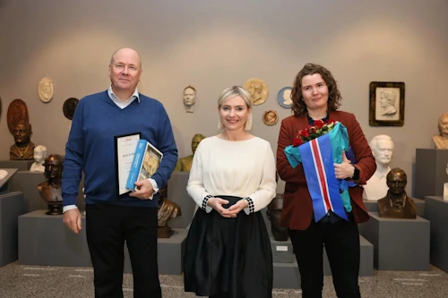 Arnaldur Indriðason rithöfundur, Lilja Alfreðsdóttir mennta- og menningarmálaráðherra og Vera Illugadóttir dagskrárgerðarkona.