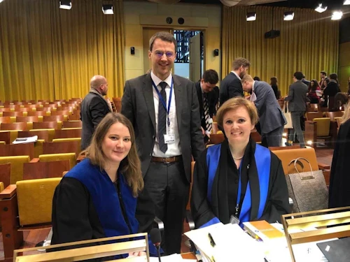 Hinrika Sandra Ingimundardóttir, lögfræðingur í dómsmálaráðuneytinu, Dr. Tobias Fuchs, ráðgjafi og Jóhanna Bryndís Bjarnadóttir, sendifulltrúi í utanríkisráðuneytinu. Á myndina vantar Gunnlaug Geirsson, lögfræðing í dómsmálaráðuneytinu. 