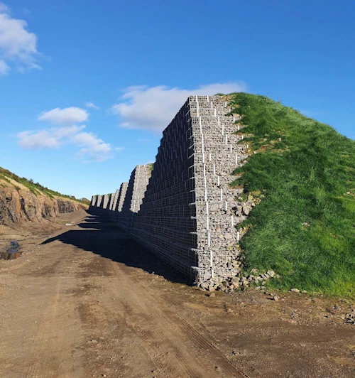 Keilur ofan varnargarðs undir Urðarbotni, Neskaupstað.